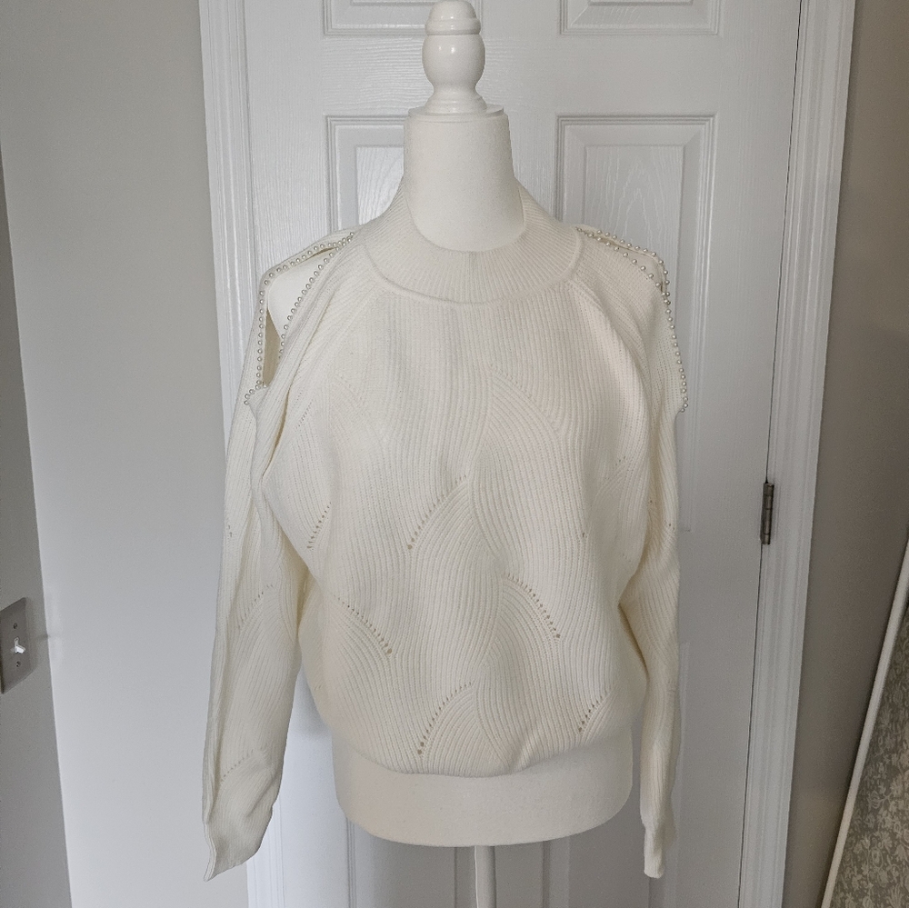 Francescas Elegant White Sweater Size‎ M